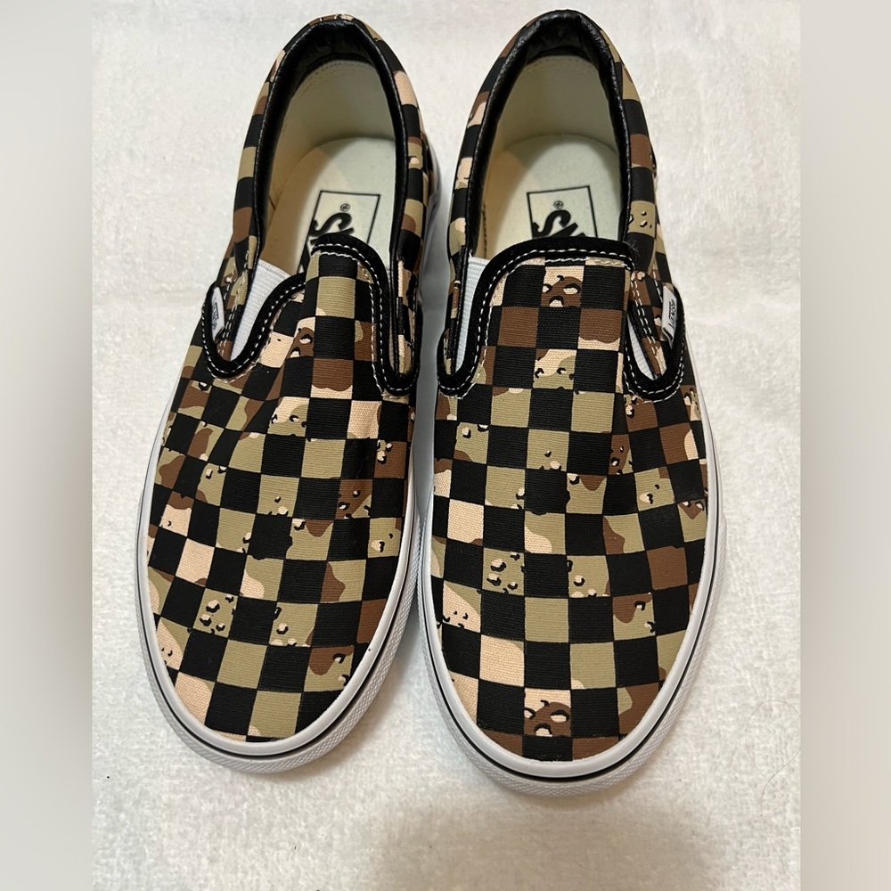 Vans Camo unisex checkered slip on sneakers. Women’s size 6.5/men’s size 5